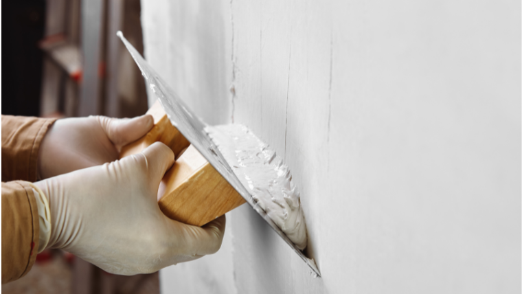 外国人左官職人の現場定着を支える教育とサポート体制